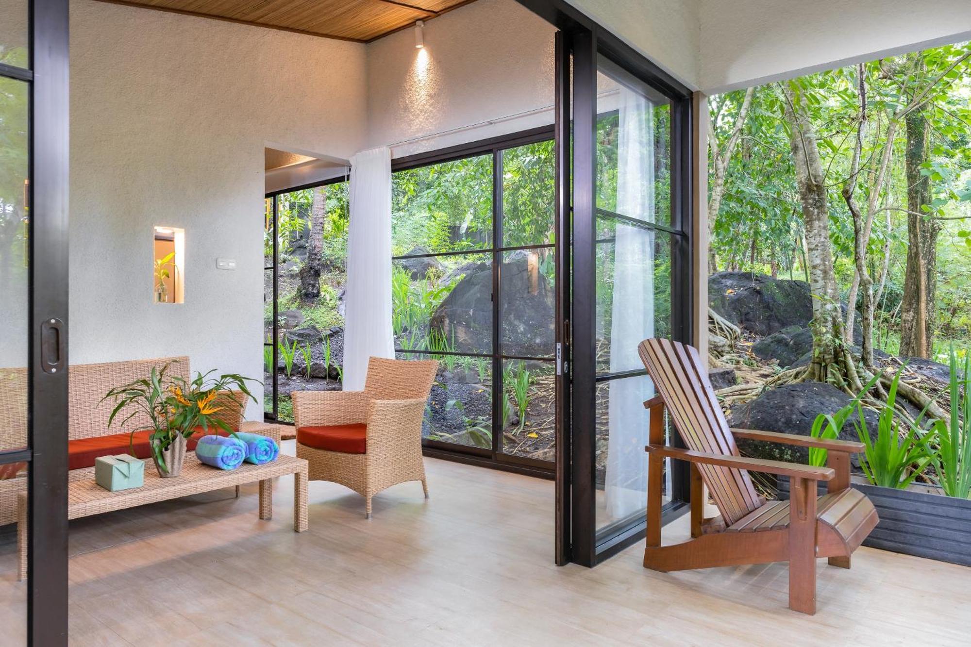 Thalassa Dive & Wellbeing Resort Manado Exterior foto